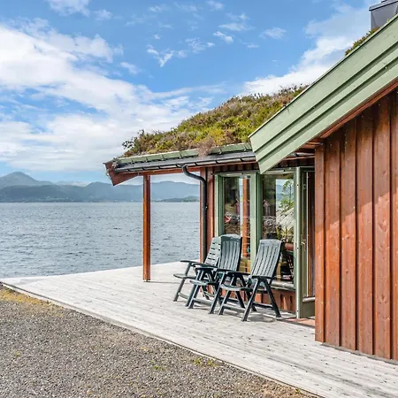 3 Bedroom Beautiful In Oydegard 度假居