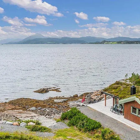 3 Bedroom Beautiful In Oydegard